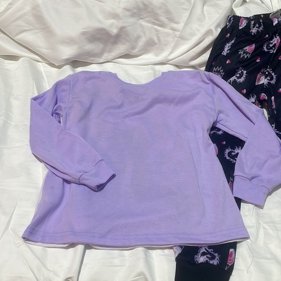 Disney Descendants S 7/8 pajamas 💯 polyester  Guc free from rips stains holes - Picture 6 of 7